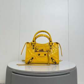 Picture of Balenciaga Handbags _SKUfw237685597fw